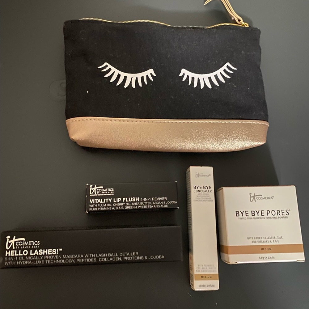 It cosmetics by Jamie kern lot with makeup bag
